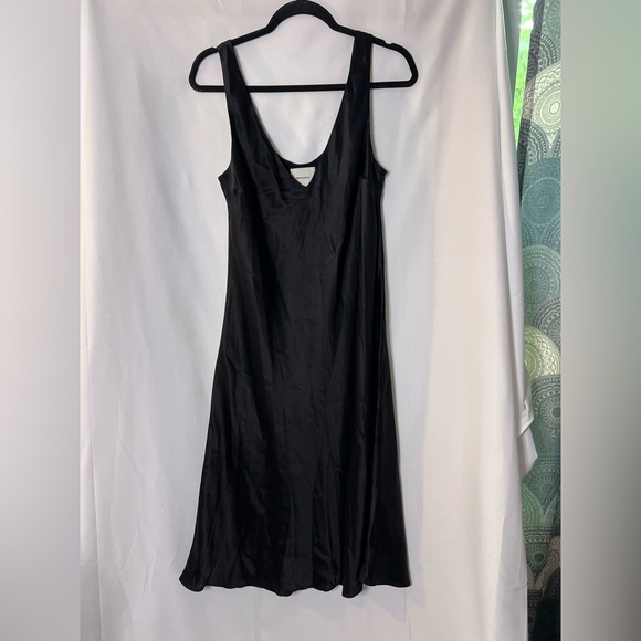 Reformation Lila V-Neck Satin Dress Size Large - Picture 3 of 10